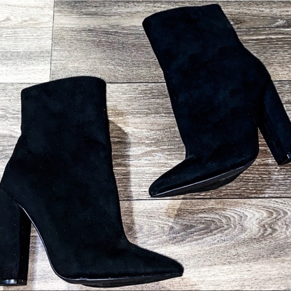 Liliana Pointed Toe Chunky Heel Ankle Bootie